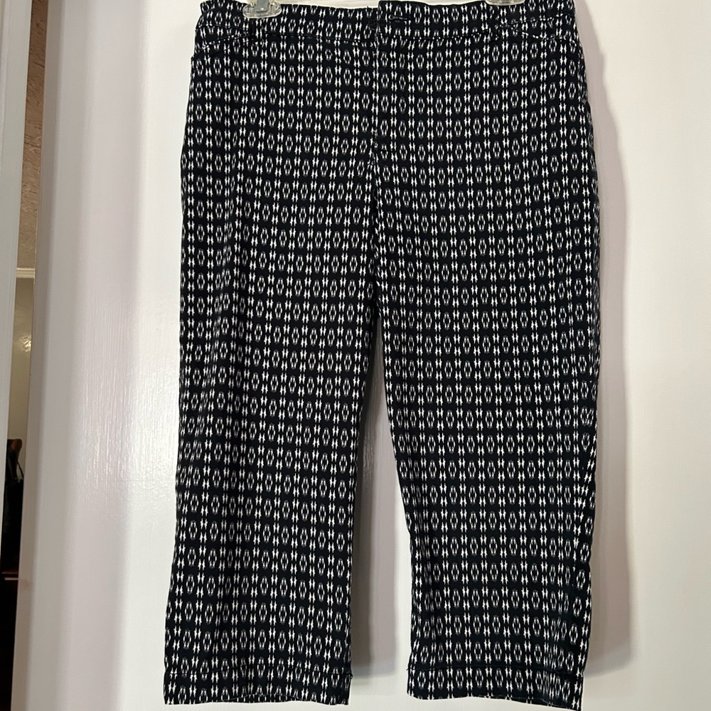Capri. Size 8.